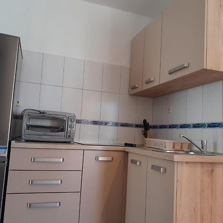 Sreca Apartment Near Beach With Bbq Bibinje Bagian luar foto