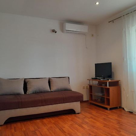 Sreca Apartment Near Beach With Bbq Bibinje Ruang foto