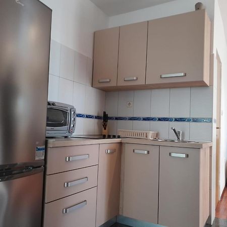 Sreca Apartment Near Beach With Bbq Bibinje Ruang foto