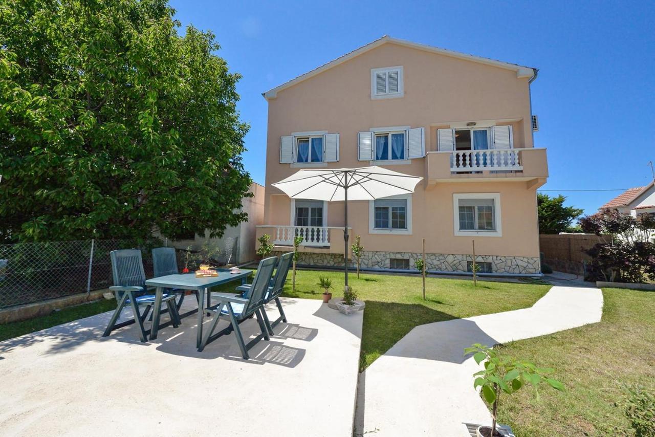 Sreca Apartment Near Beach With Bbq Bibinje Bagian luar foto