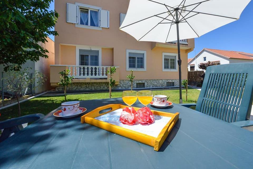 Sreca Apartment Near Beach With Bbq Bibinje Bagian luar foto