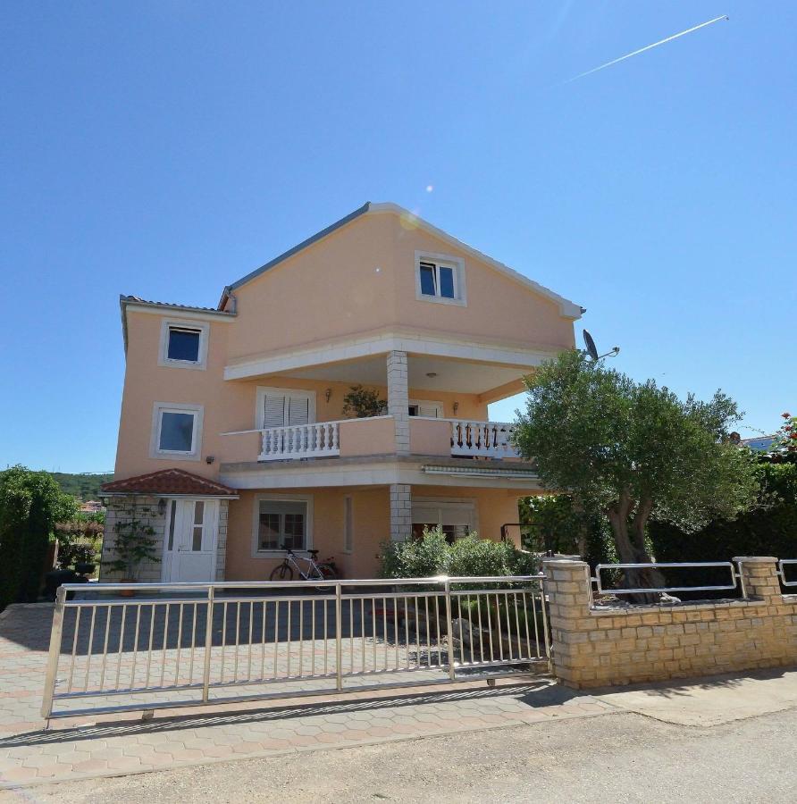 Sreca Apartment Near Beach With Bbq Bibinje Bagian luar foto