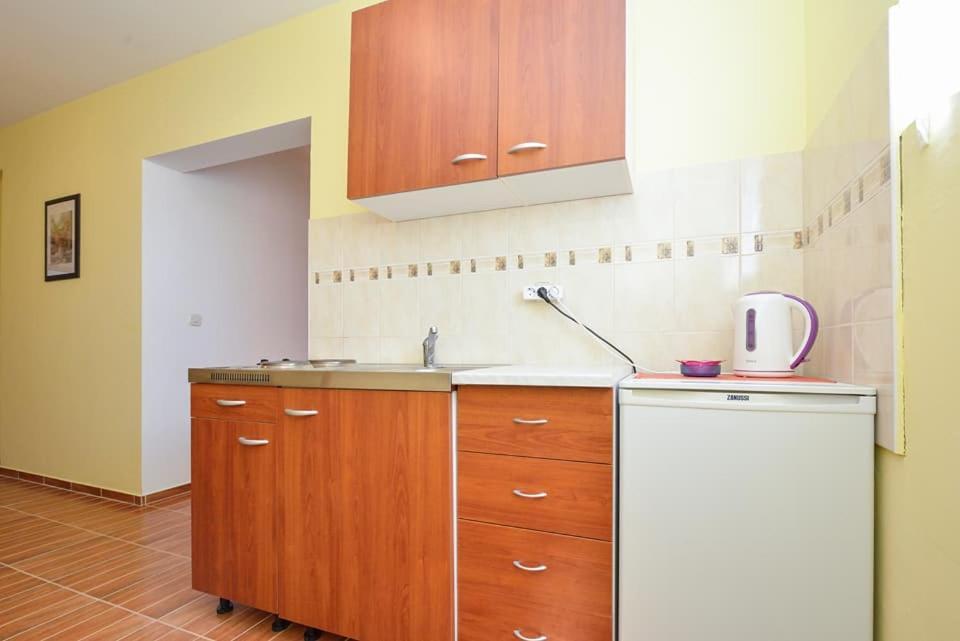 Sreca Apartment Near Beach With Bbq Bibinje Bagian luar foto