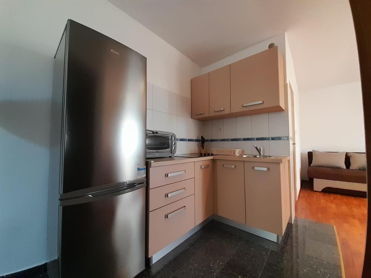 Sreca Apartment Near Beach With Bbq Bibinje Ruang foto