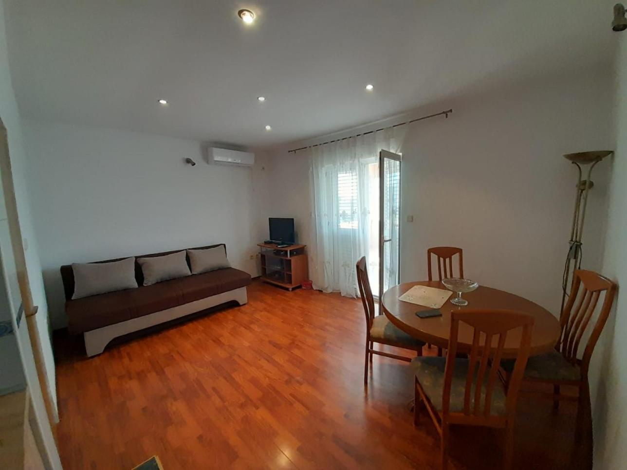 Sreca Apartment Near Beach With Bbq Bibinje Ruang foto